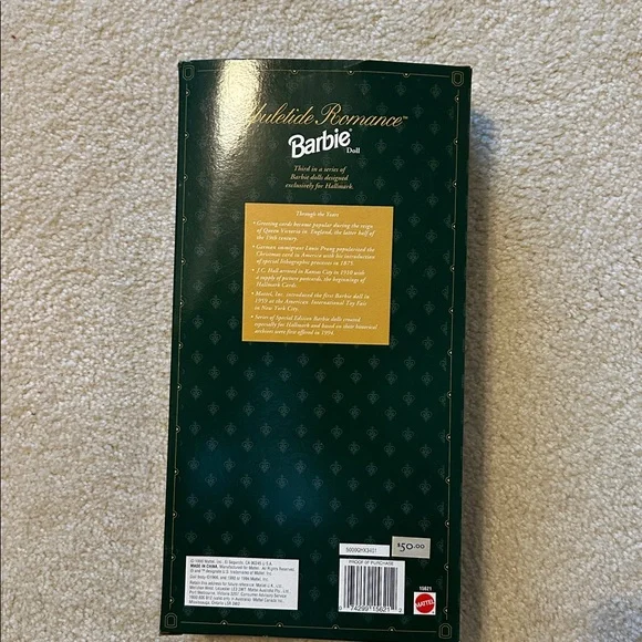 Hallmark Yuletide Romance Barbie in Green and Gold - Picture 3 of 3